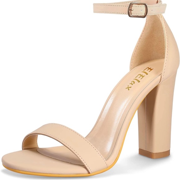 Brand New! 4” nude heels size 7.5 - Picture 3 of 4